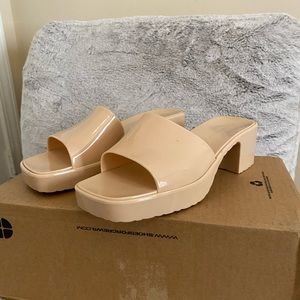 Beige/Cream Heeled Sandal